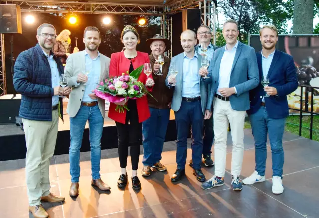 Eröffnung der Langenselbolder Weintage mit der Deutschen Weinprinzessin Juliane Schäfer.