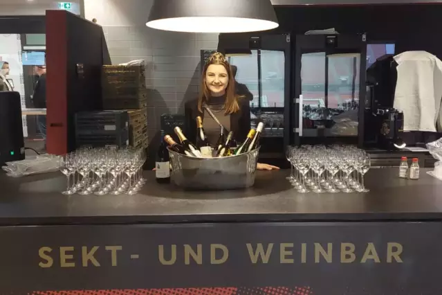 Katharina Gräff, die amtierende 76. Deutsche Weinprinzessin war an diesem Abend im Stadium die Botschafterin für den deutschen Wein.