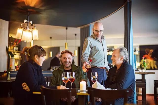 Weingeniesser im Restaurant