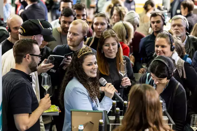 Die "WineWalks" mit der Deutschen Weinkönigin Katrin Lang finden großen Anklang beim Publikum.