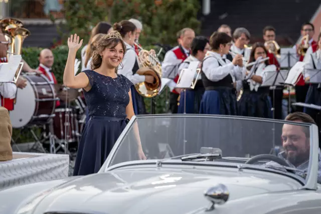 Sina Erdrich beim Empfang ihrer Heimatgemeinde Durbach einen Tag nach dem großen Finale in Neustadt an der Weinstraße.