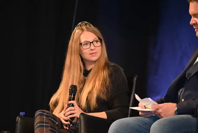 Deutsche Weinprinzessin Linda Trarbach, Teilnehmerin an der Talkrunde der Landeskammer RLP.