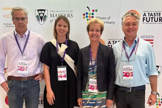 V.l.n.r.: Prof. Dr. Hans Reiner Schultz (Hochschule Geisenheim University), Theresa Olkus (Geschäftsführerin des VDP), Monika Reule (Geschäftsführerein des DWI), Julian Gore-Booth, IMW-Geschäftsführer.