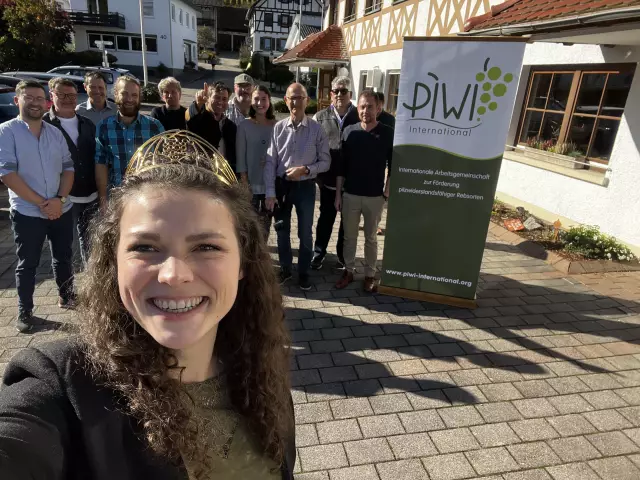 Die Deutsche Weinkönigin Katrin Lang besuchte die PIWI International Wine Challenge 2022 in Kappelrodeck-Waldulm.