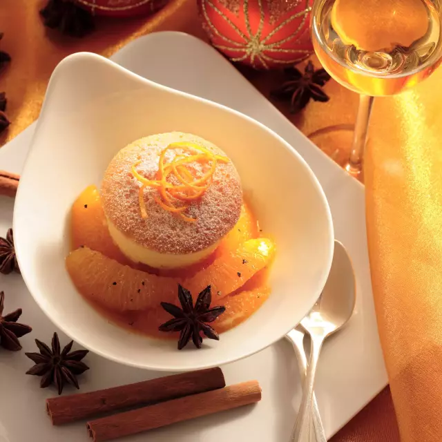 Christmas dessert: Soaked orange cake with spiced oranges