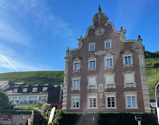 In Ürzig besuchte die Gruppe das Weingut Mönchhof.