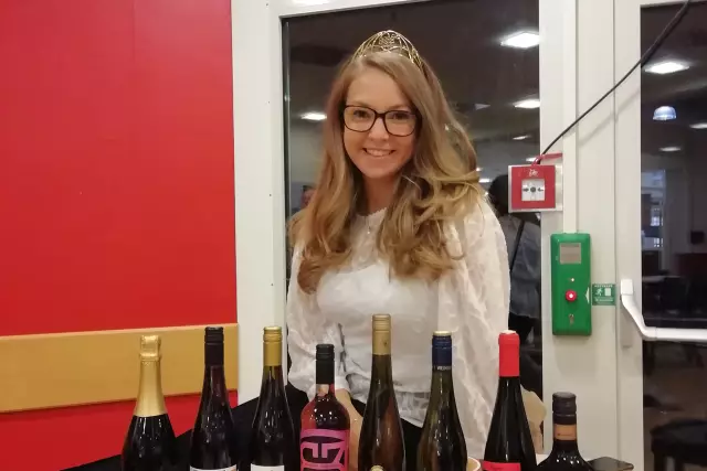 In der Live-Weinprobe, die die Deutsche Weinprinzessin moderierte, gab es acht Weine aus den vier Anbaugebieten Mosel, Pfalz, Rheinhessen und Württemberg zu verkosten.